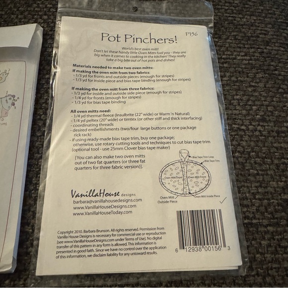 Sewing Pattern Set – Ruling the Roost & Pot Pinchers (Uncut) - Picture 5 of 7